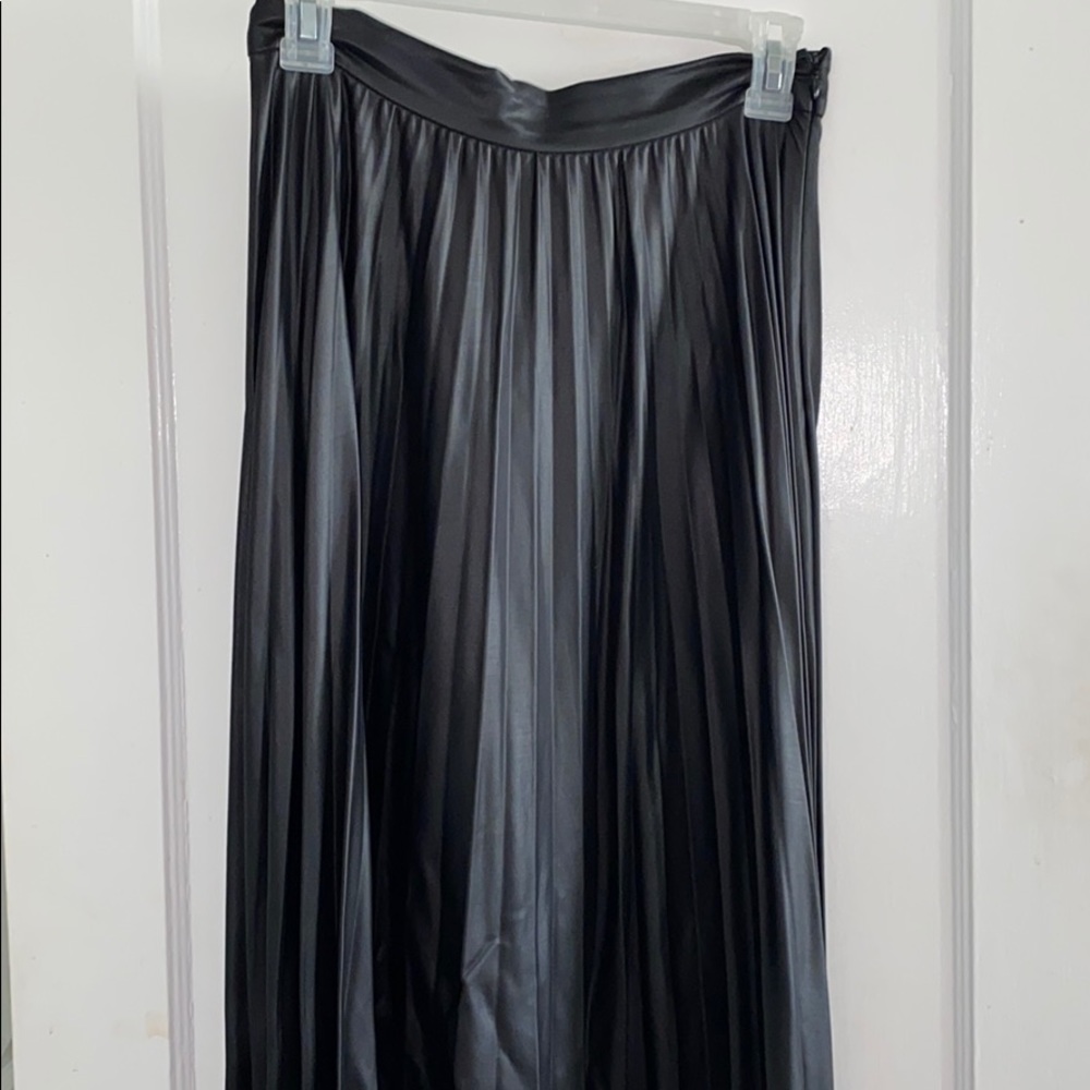 ZARA beautiful pleased long flowing skirt